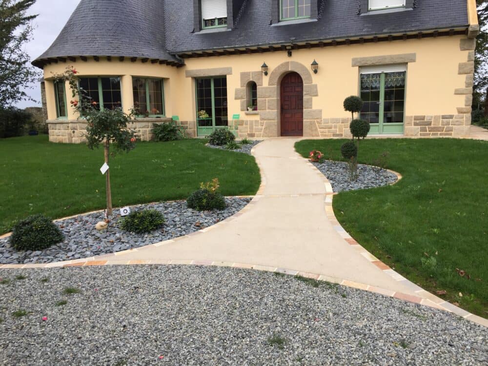 Allée avec plantation latérale – Paysagiste Vern-sur-Seiche Châteaubriant