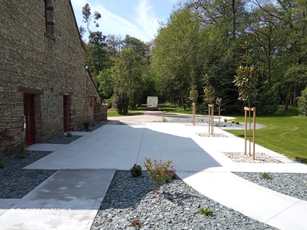 Terrasse bois composite réalisée – Paysagiste Retiers Janzé Ille-et-Vilaine