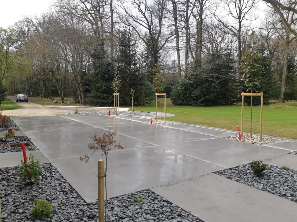 Terrasse avec SPA et éclairage – CLOUET Paysagiste Retiers Janzé