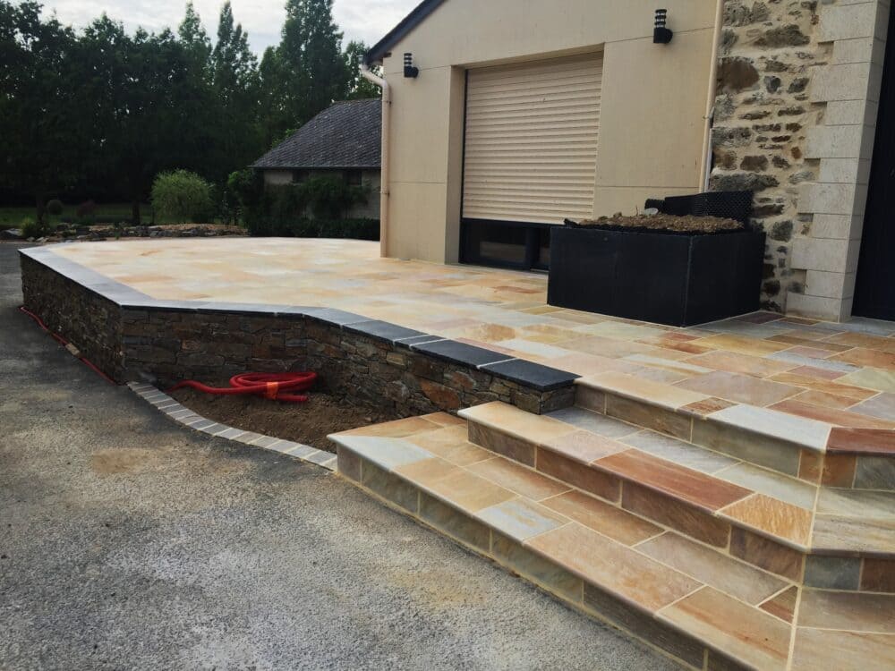 Terrasse avec intégration végétale – Paysagiste Châteaubriant Ille-et-Vilaine
