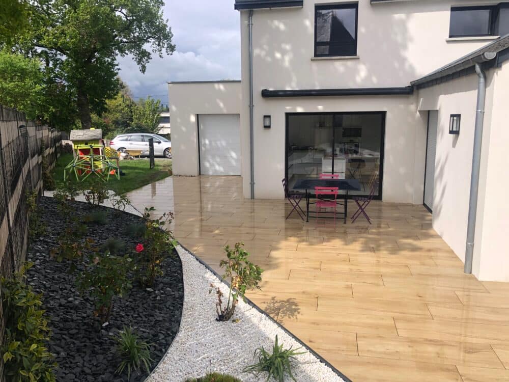 Terrasse en grès cérame – Paysagiste Retiers Ille-et-Vilaine