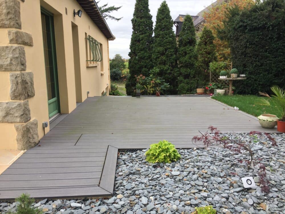 Grande terrasse aménagée – CLOUET Paysagiste Retiers
