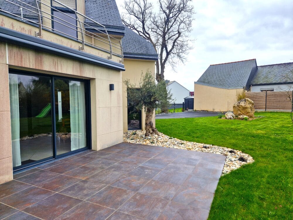 Terrasse extérieure aménagée – Paysagiste Le Theil-de-Bretagne Ille-et-Vilaine